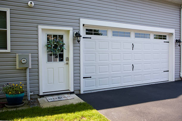 24/7 Emergency Garage Door Panel Replacement experts in Syracuse, NE